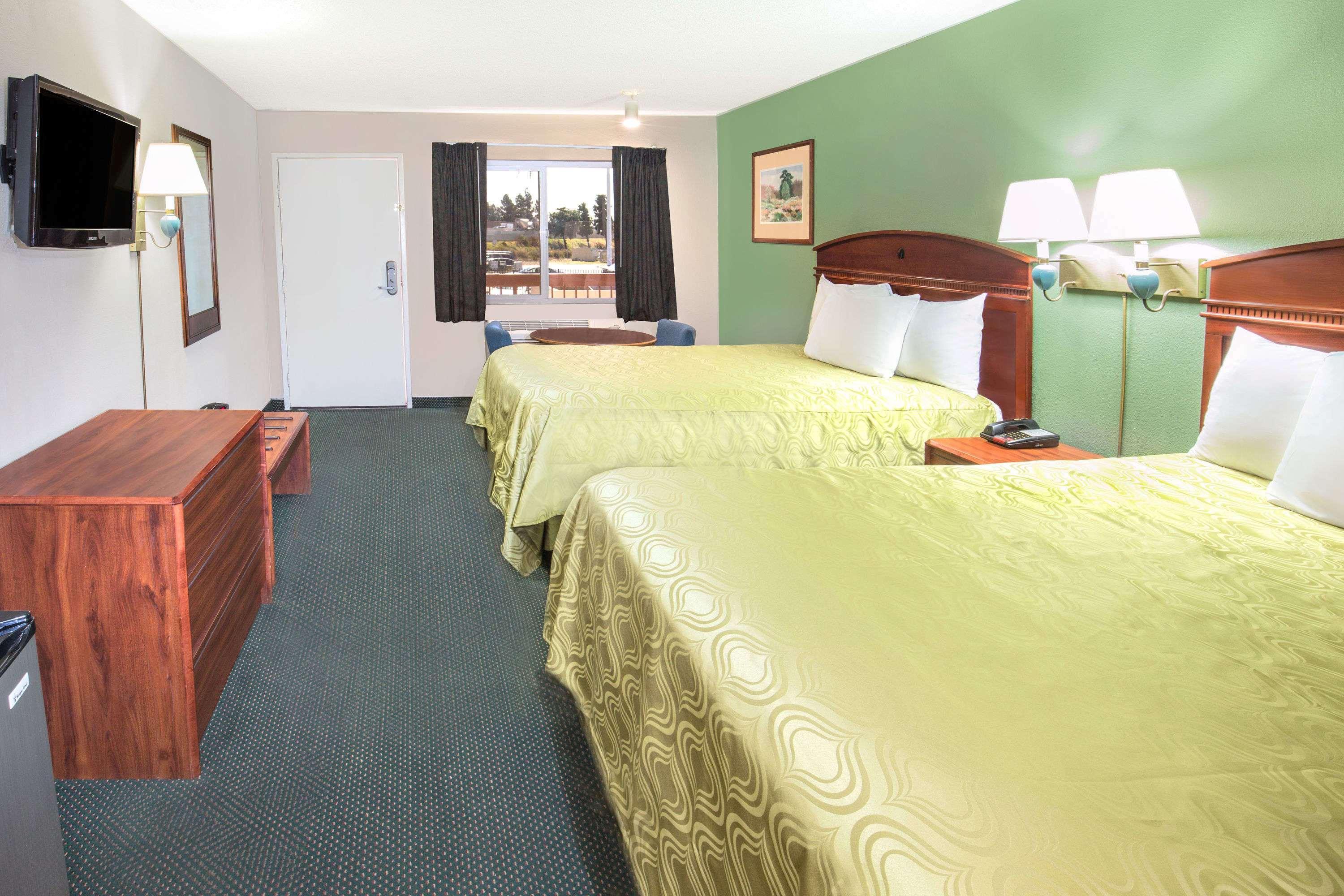 Days Inn By Wyndham Ontario Airport Εξωτερικό φωτογραφία