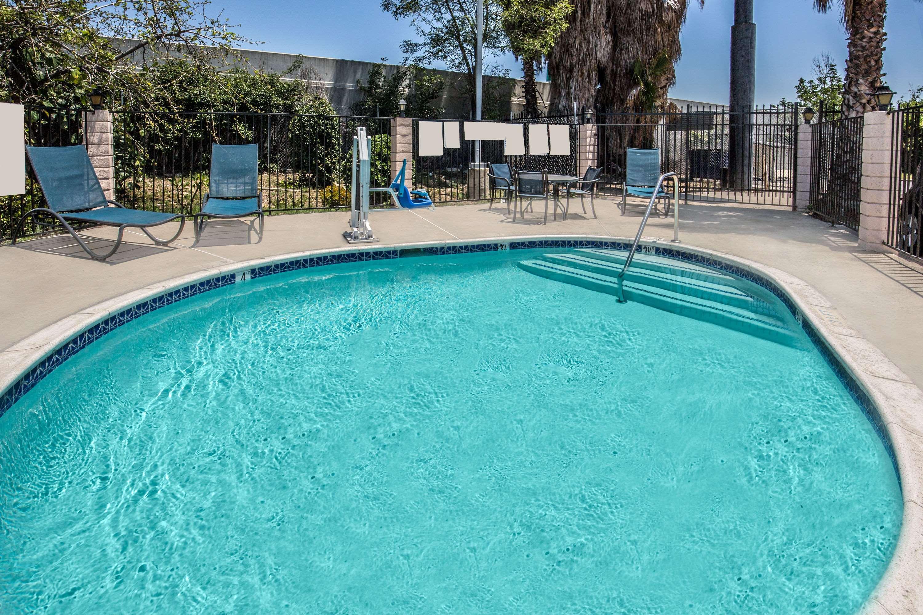 Days Inn By Wyndham Ontario Airport Εξωτερικό φωτογραφία