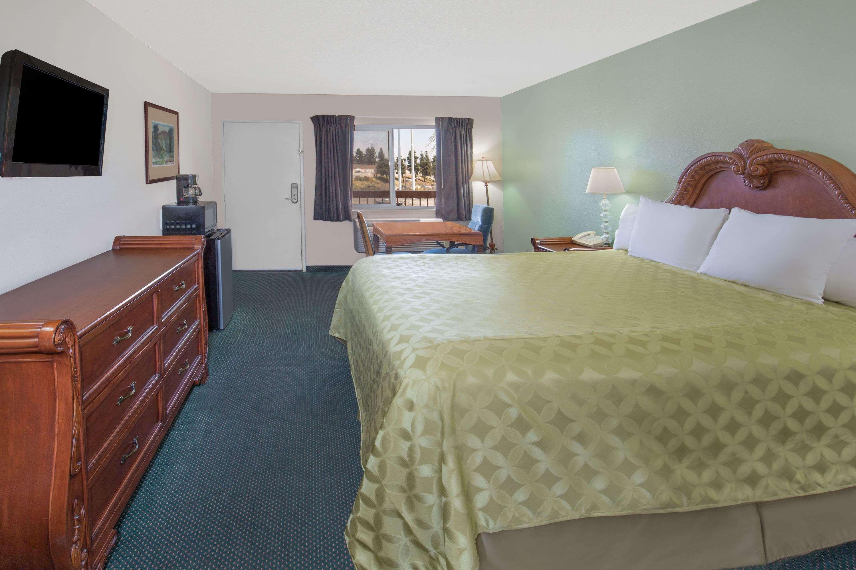Days Inn By Wyndham Ontario Airport Εξωτερικό φωτογραφία
