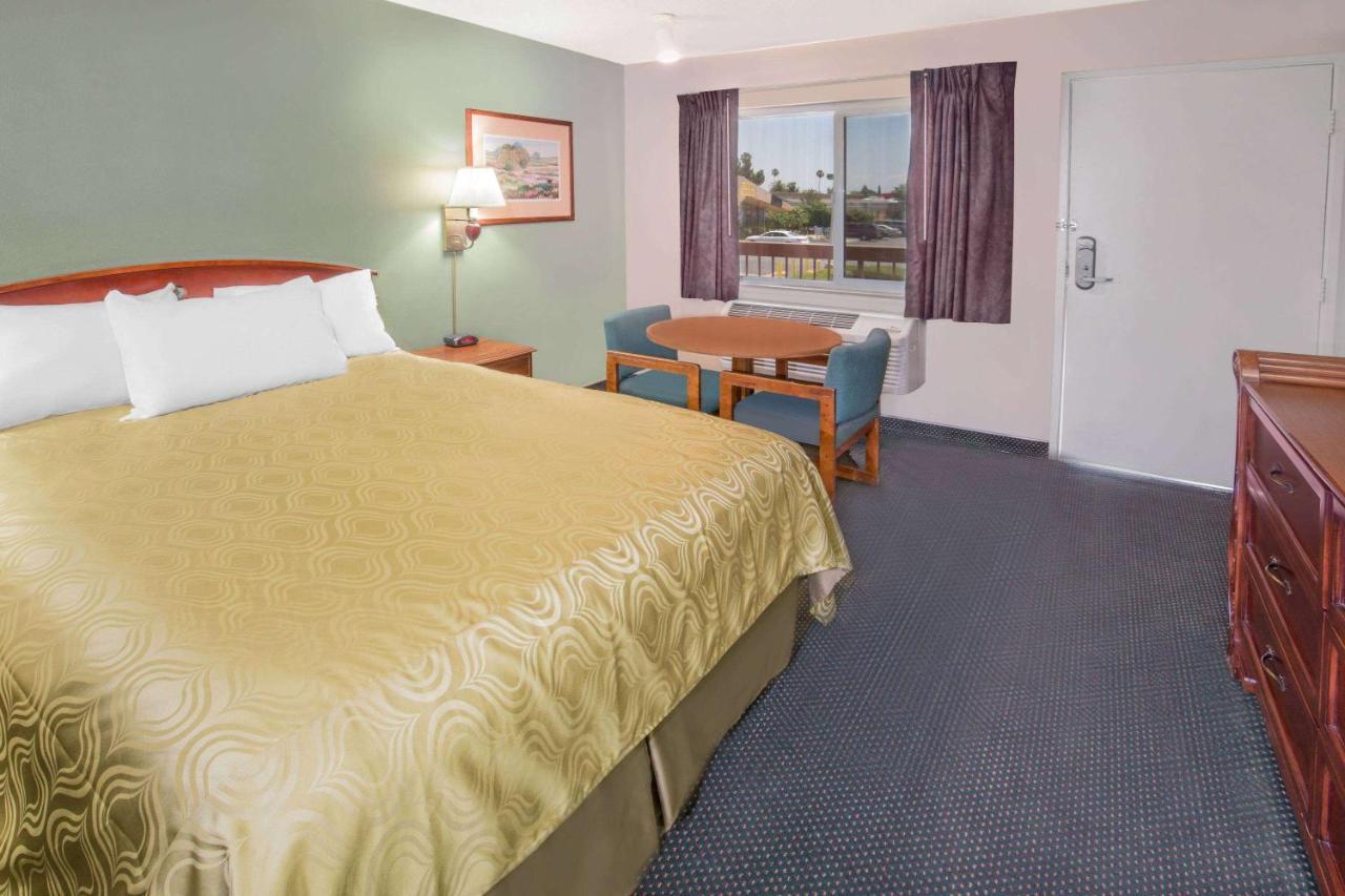 Days Inn By Wyndham Ontario Airport Εξωτερικό φωτογραφία