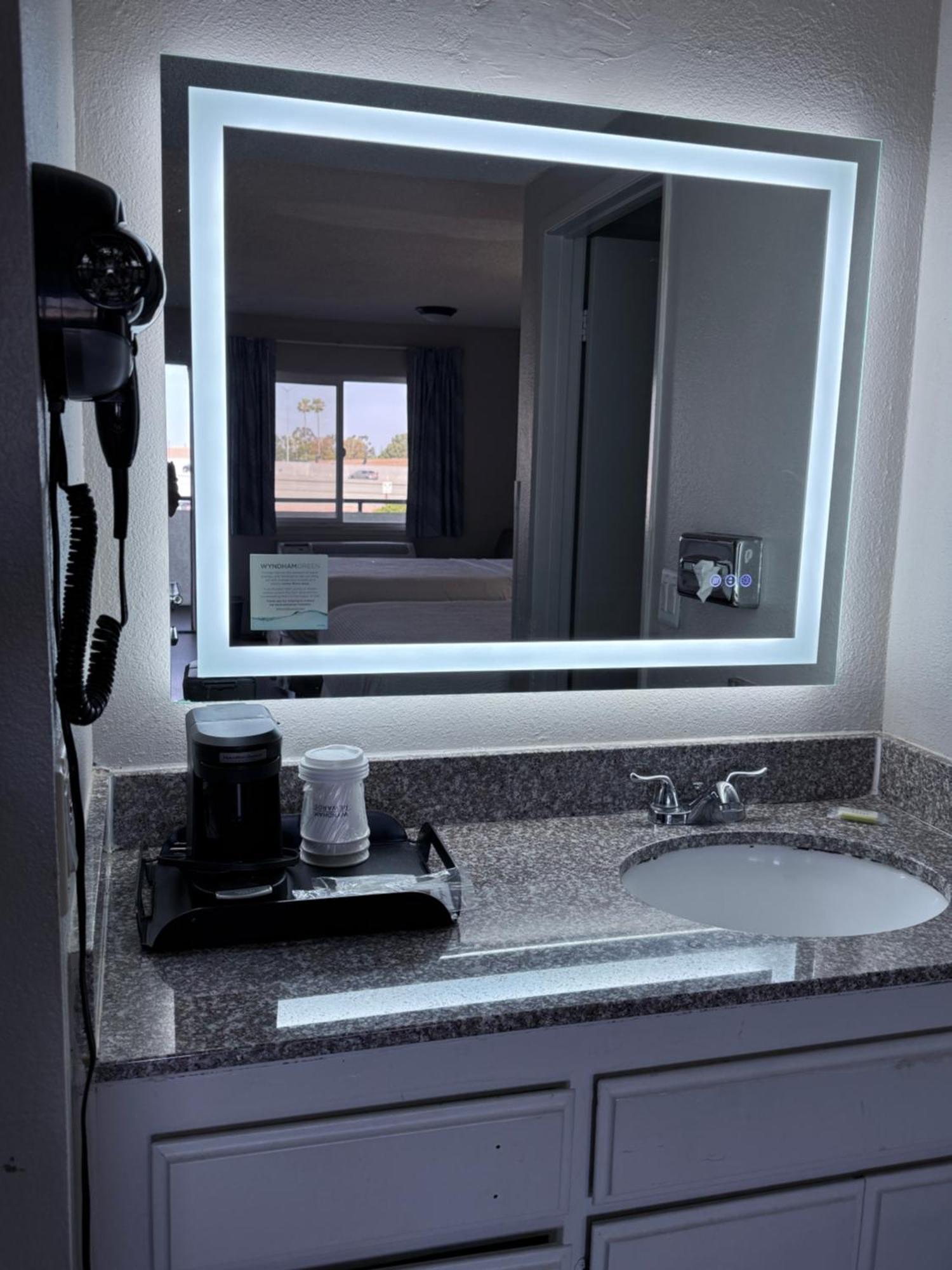 Days Inn By Wyndham Ontario Airport Εξωτερικό φωτογραφία