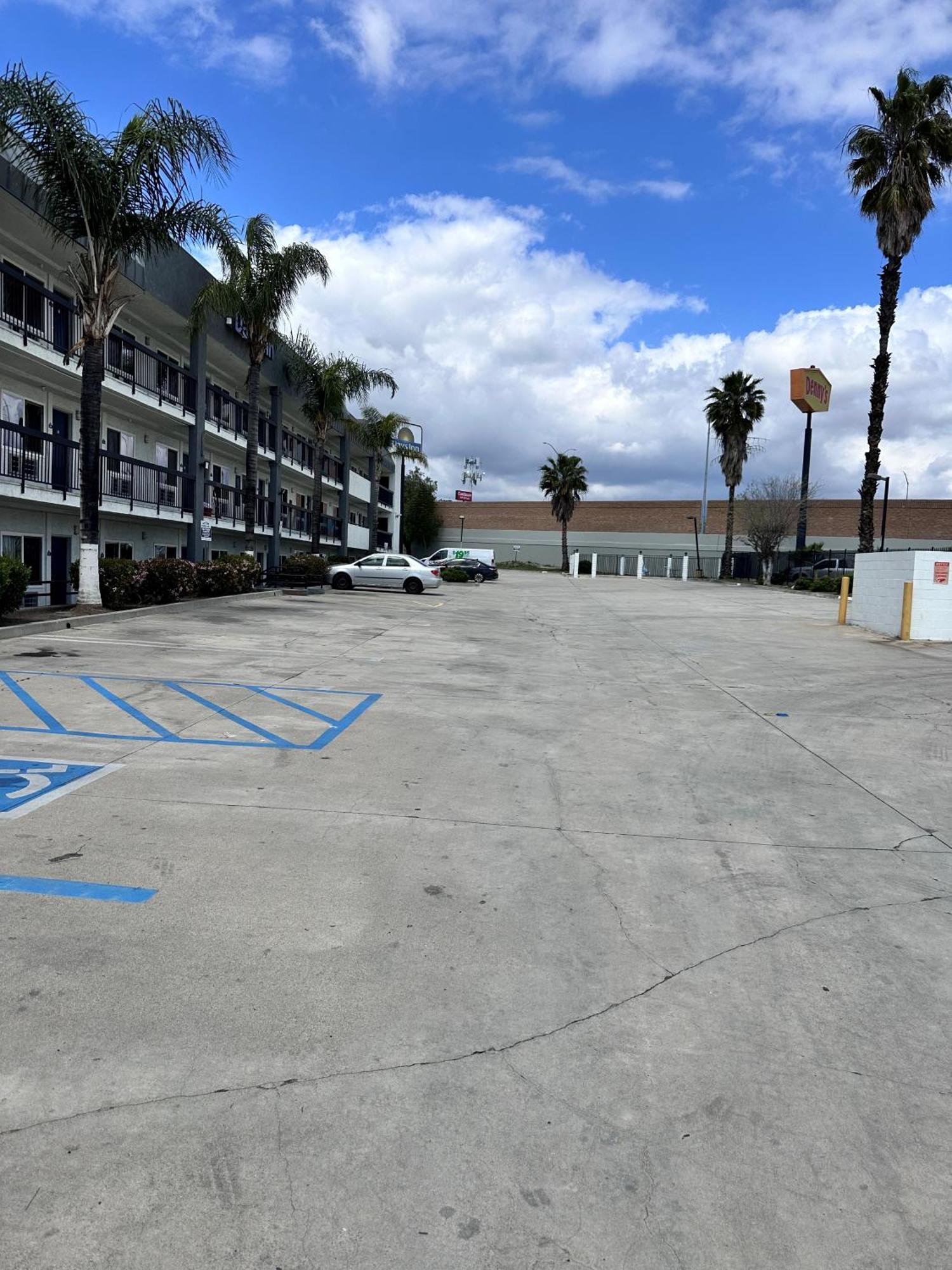 Days Inn By Wyndham Ontario Airport Εξωτερικό φωτογραφία