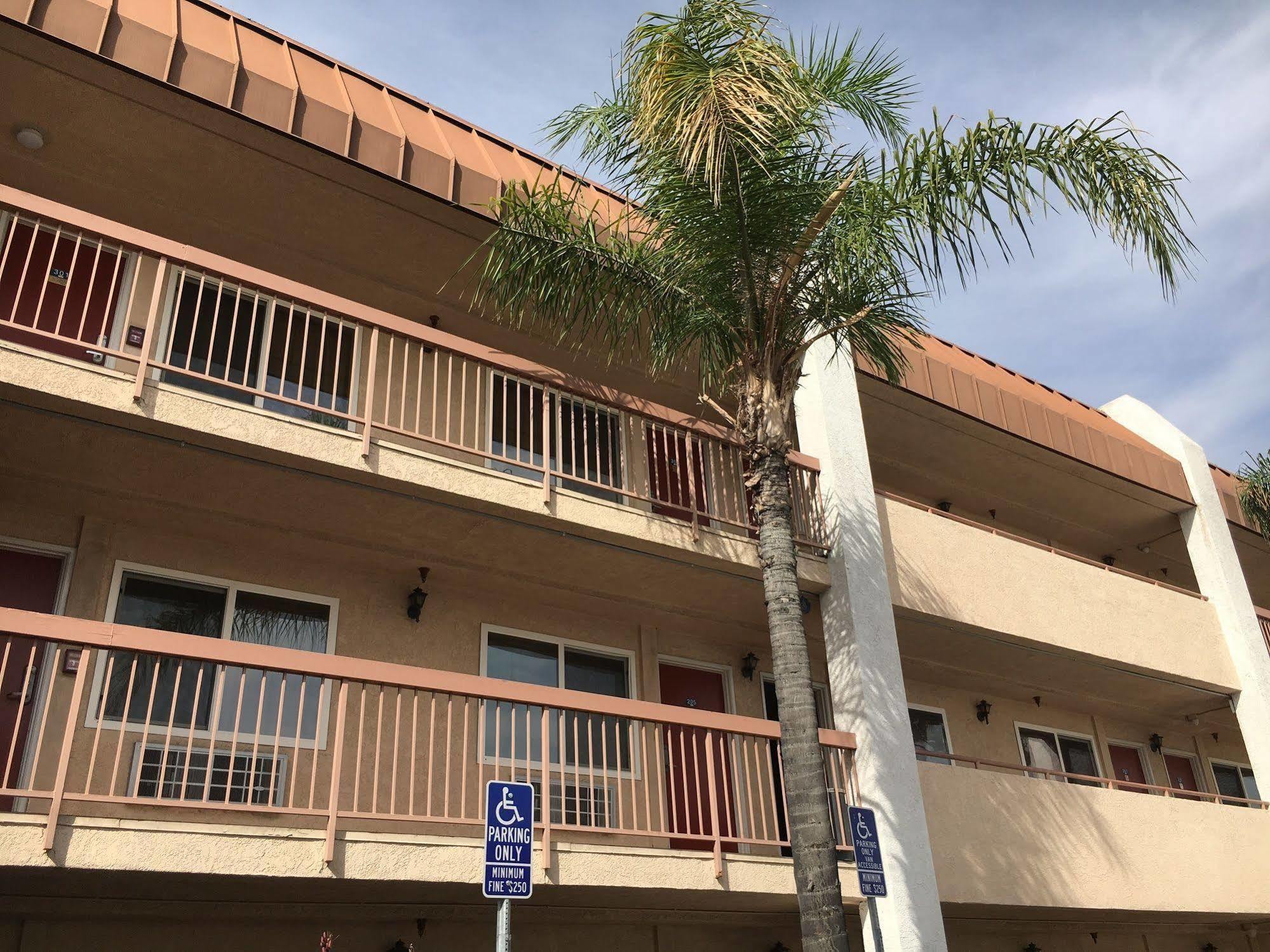 Days Inn By Wyndham Ontario Airport Εξωτερικό φωτογραφία