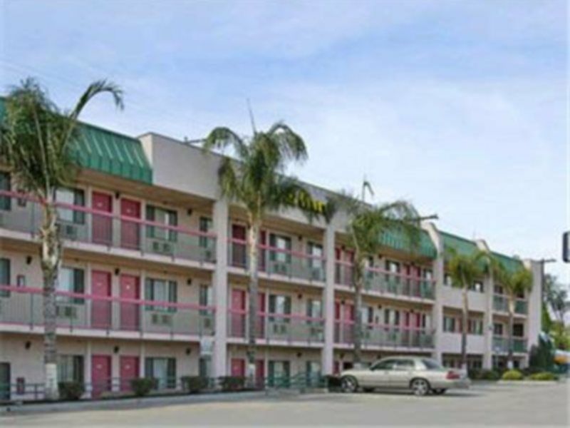Days Inn By Wyndham Ontario Airport Εξωτερικό φωτογραφία